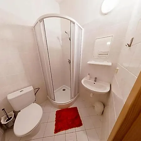 Hotel Lukas 3*